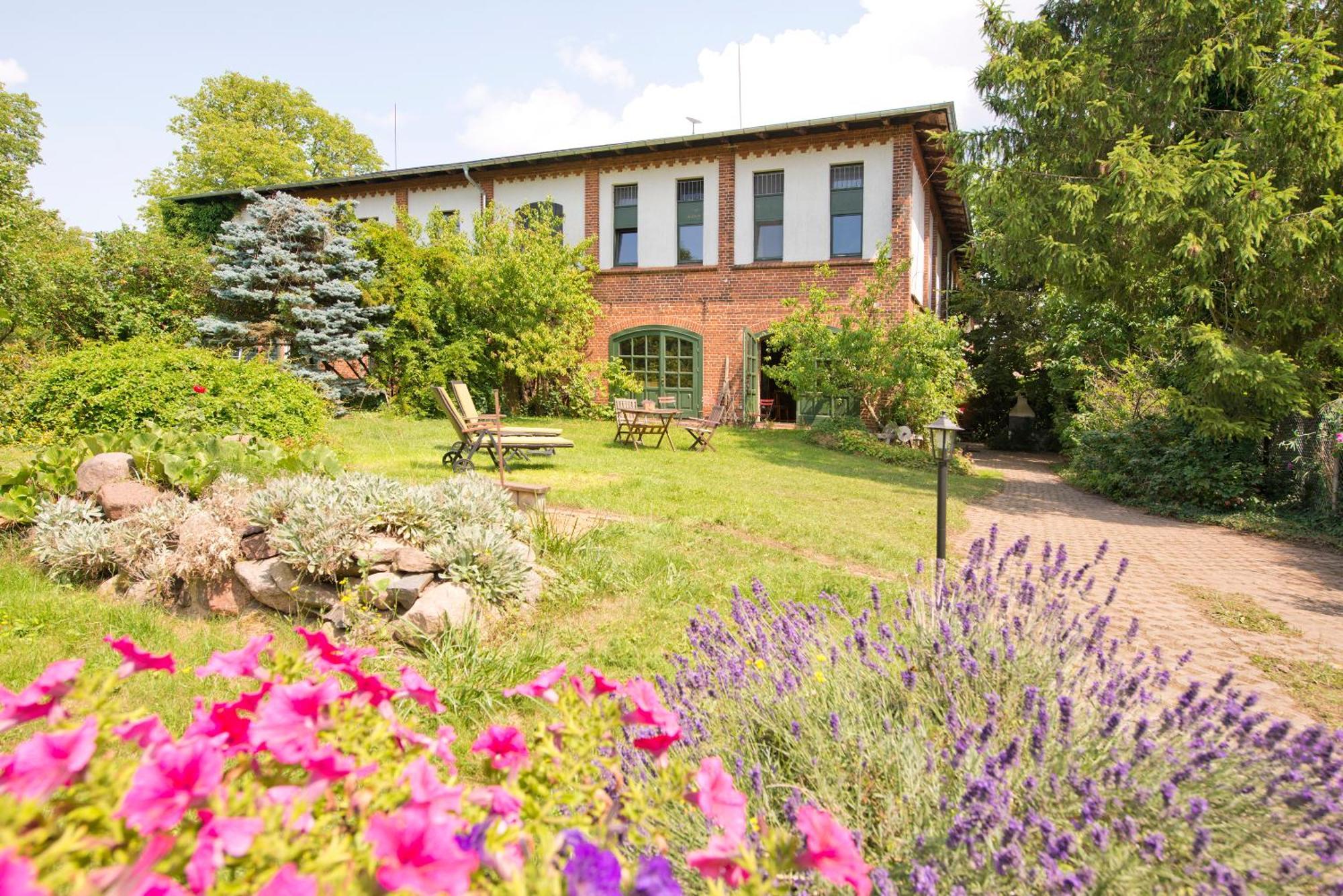 Romantik Hotel Gutshaus Ludorf Exterior foto